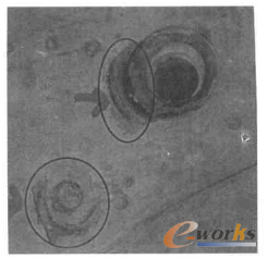 圖4 實車路試時副車架破壞的圖片